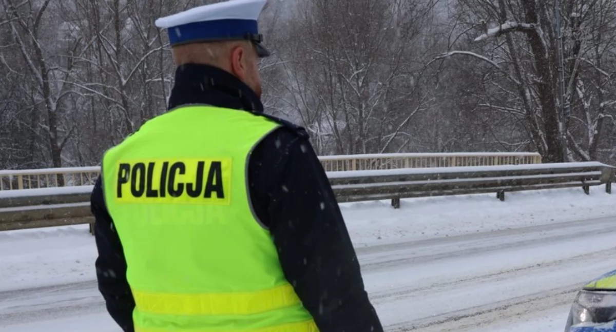 Pijany utknął w zaspie