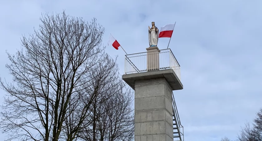 Pomnik Chrystusa Króla już wznosi się nad autostradą