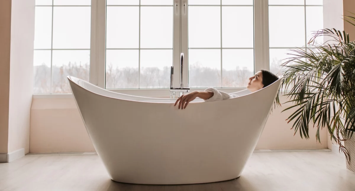 Łazienka jak domowe SPA - pomysły na relaksującą aranżację
