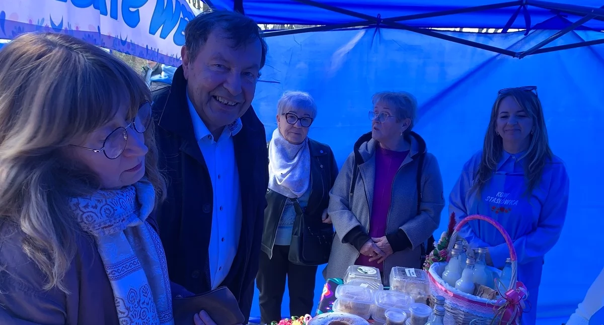 Latoszyn-Zdrój tętni życiem – wielkanocny jarmark przyciąga mieszkańców