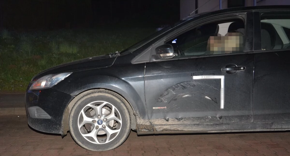 Uderzył w Forda, bo chciał porozmawiać z dziewczyną 