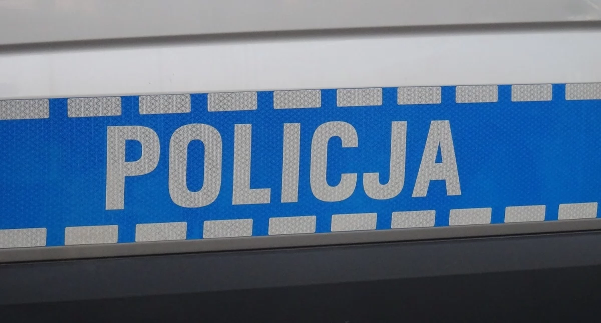 Wypadek na Krakowskiej. Mazda zderzyła się z jadącą na sygnale karetką