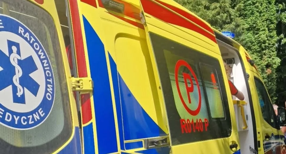 Pomoc przyszła w porę. Seniorkę zabrała karetka