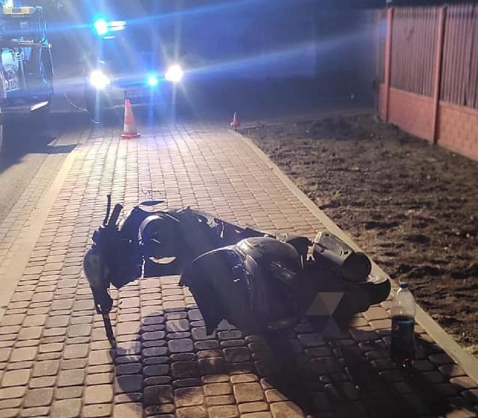 Kierowca skutera trafił do szpitala. Wypadek w Żdżarach