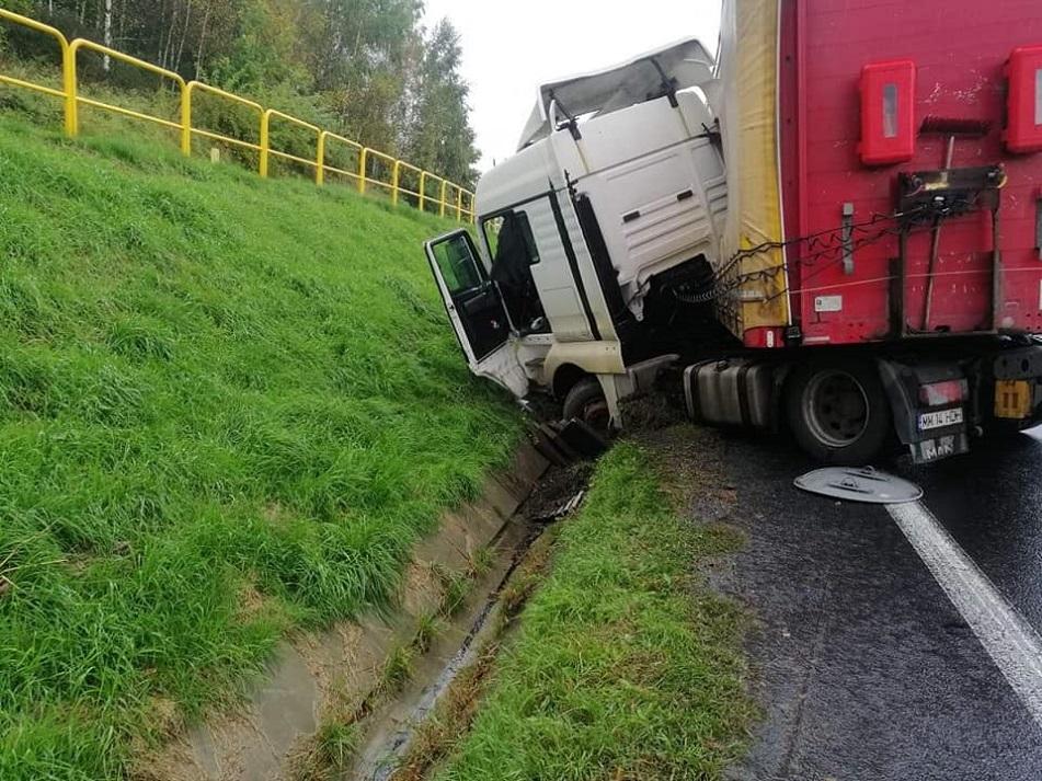 Uwaga kierowcy! W trakcie podnoszenia samochodu zamkną drogę