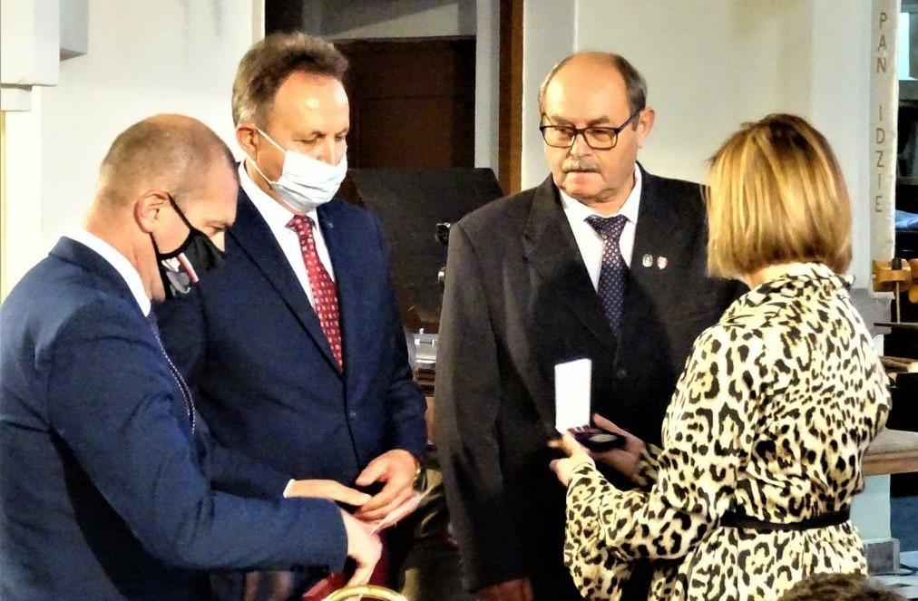 77. rocznica Bitwy na Kałużówce. Wiesława Pawlus i Józef Pluta odznaczeni - zdjęcia