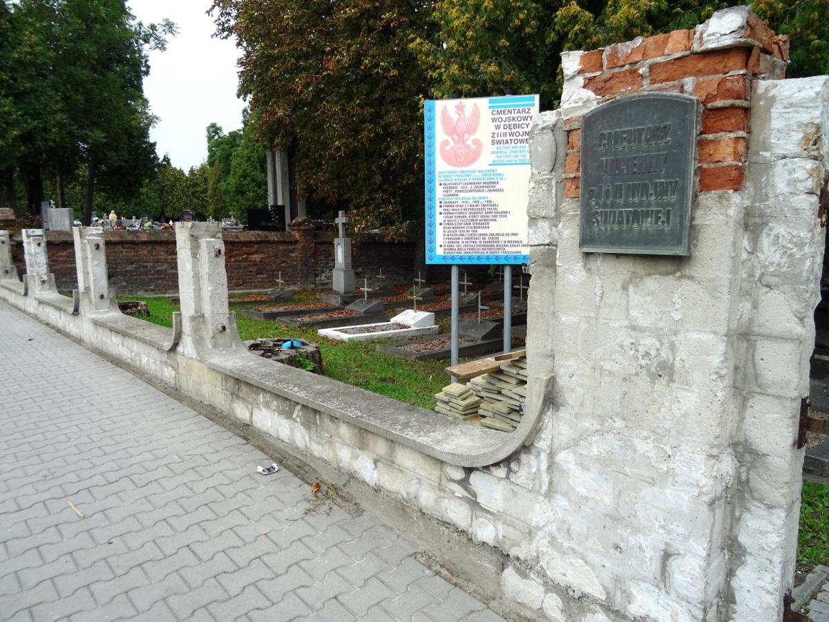 Nowe cokoły wykonane będą z piaskowca 