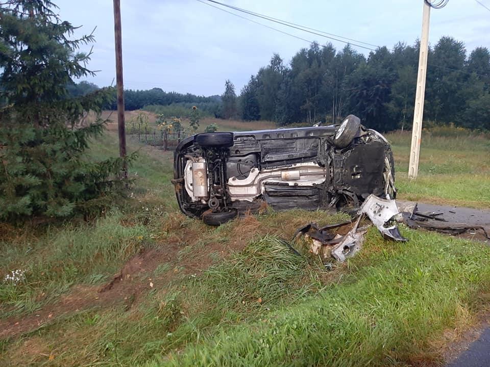 Auto w rowie, kierowca w szpitalu