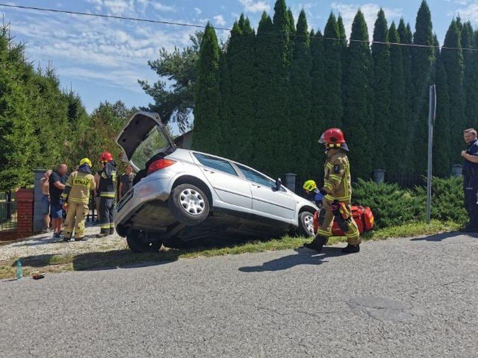 Samochodem wpadł do rowu, teraz stanie przed sądem - zdjęcia