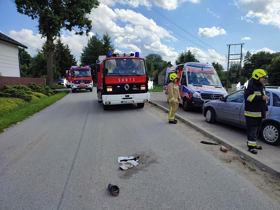 Pijany rowerzysta pod kołami samochodu