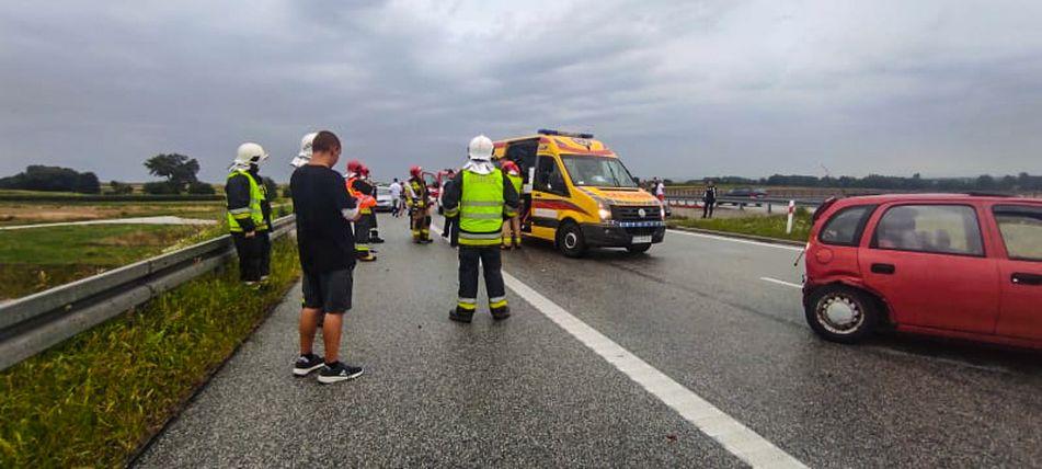 Po wypadku autostrada jest zablokowana - zdjęcia