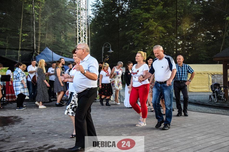 Potańcówkę w uzdrowisku zaczęli Chodzonym - zdjęcia