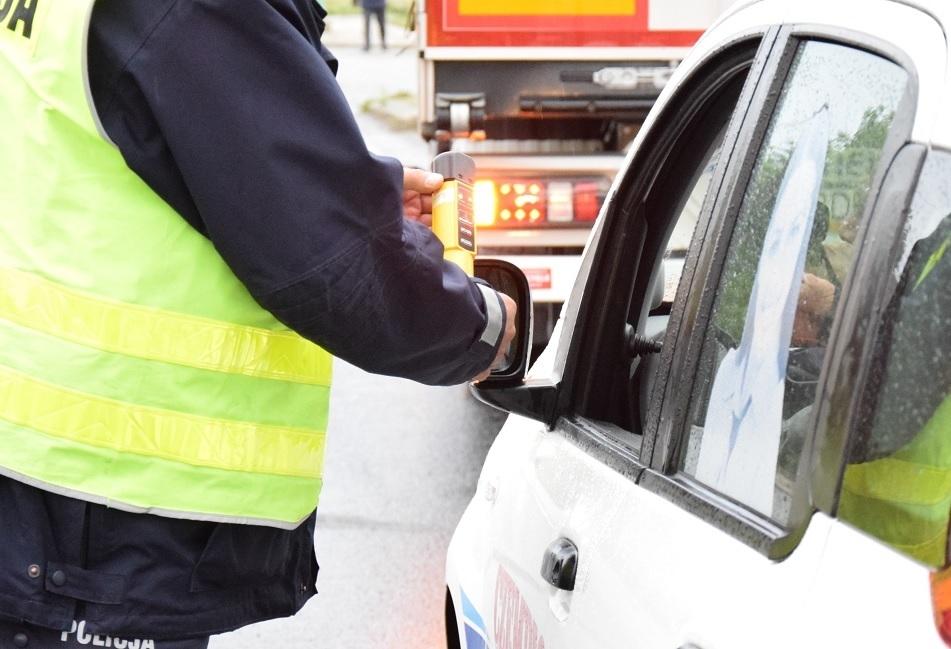 Policjanci zatrzymali dziewięciu pod wpływem