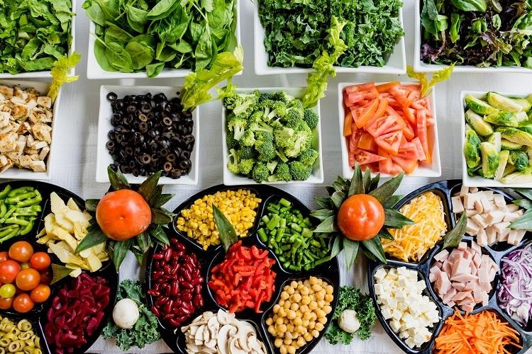 Fit catering na wakacje – doskonała opcja dla wczasowiczów