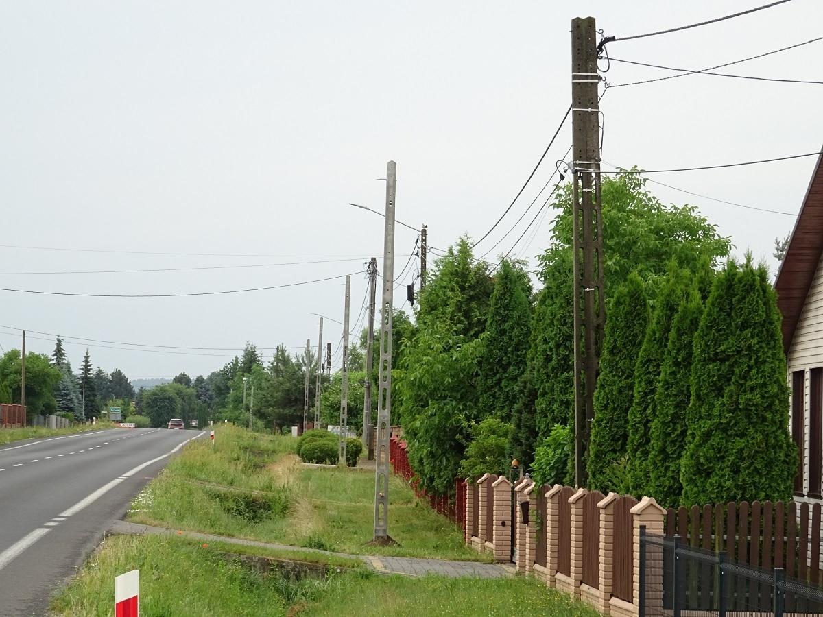 Wójt nie zgadza się na słupy koło słupów