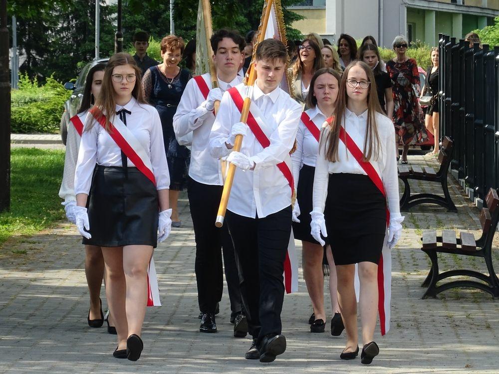 Dla szkoły i uczniów patron i sztandar, dla pedagogów nagrody i odznaczenia - zdjęcia