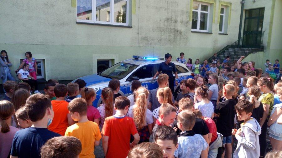 Policja w dwóch szkołach podstawowych