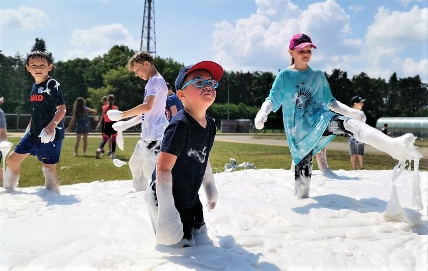 Były mecze, dmuchane zjeżdżalnie i zabawa w pianie - zdjęcia