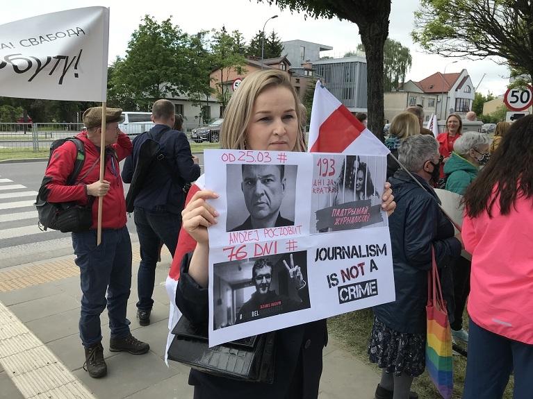 Uwolnić dziennikarzy. Protest przed ambasadą