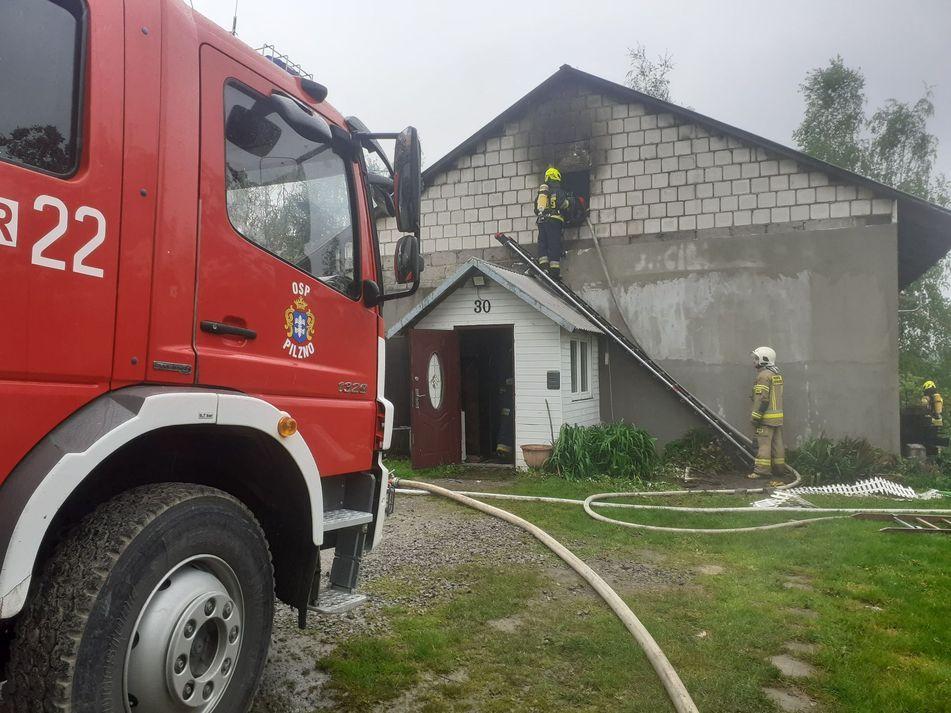 Dwóm osobom trzeba było podać tlen. Straty po pożarze są bardzo duże