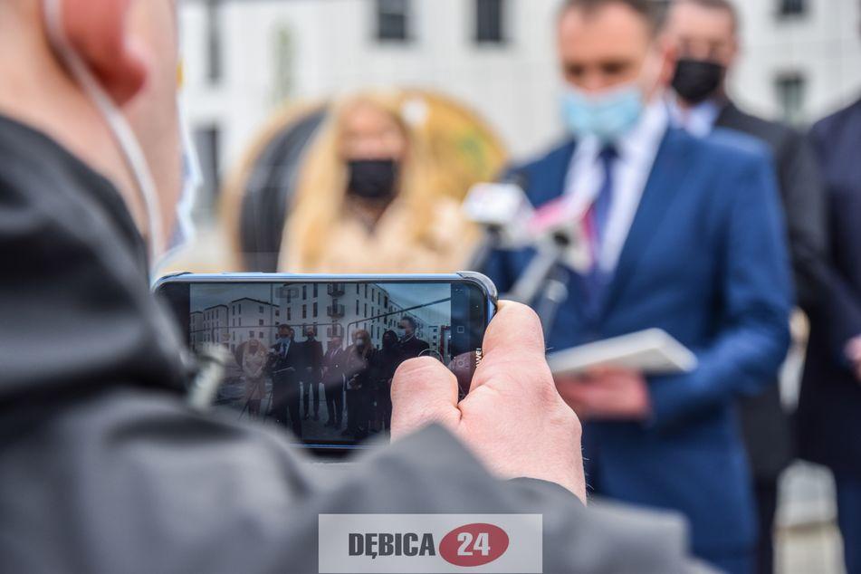 PiS zorganizował konferencję - zdjęcia + wideo