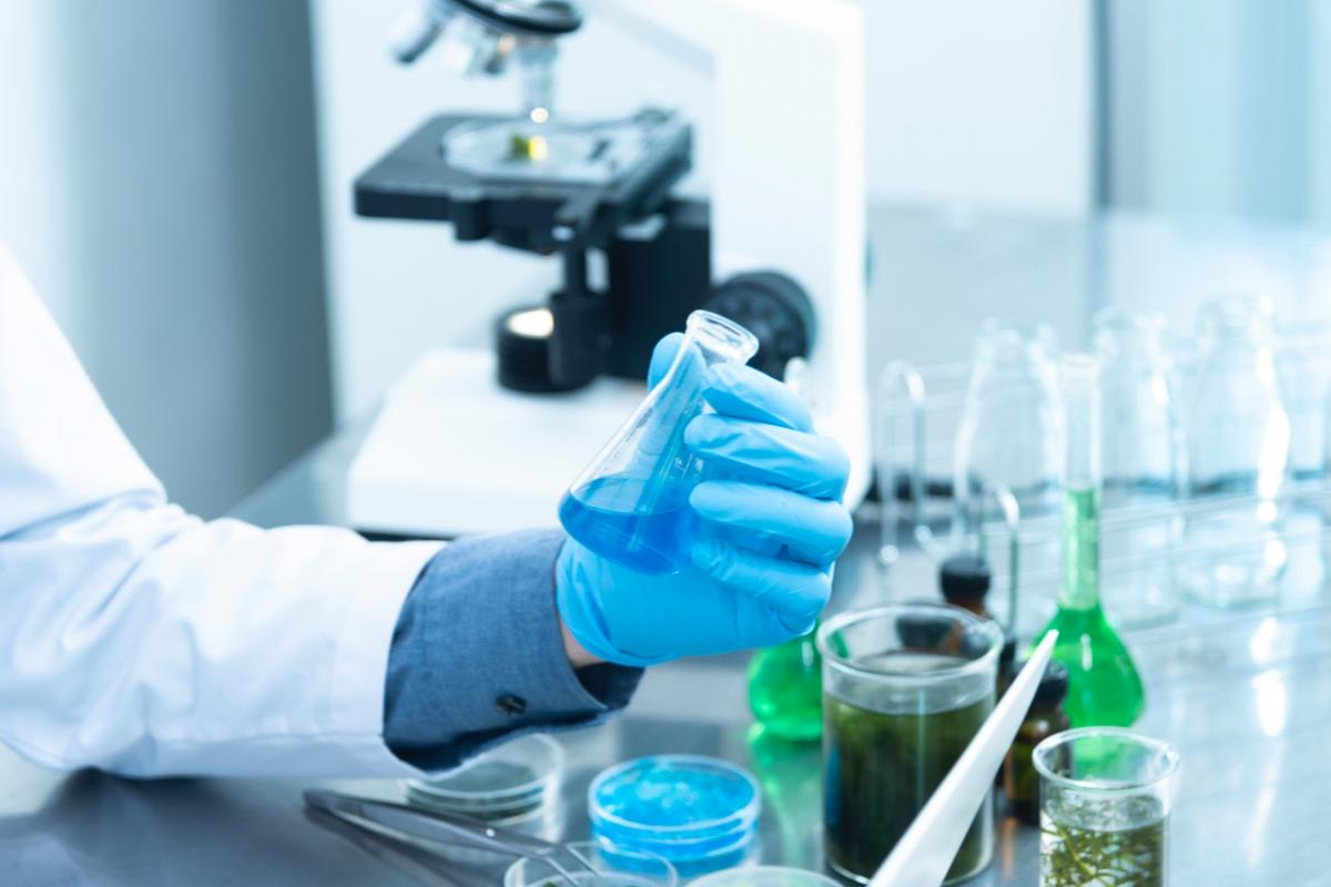Koronawirus: co jedenasty test dawał wynik pozytywny