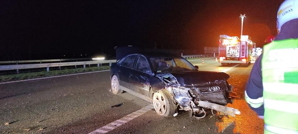Zderzenie na autostradzie. Jedna osoba w szpitalu