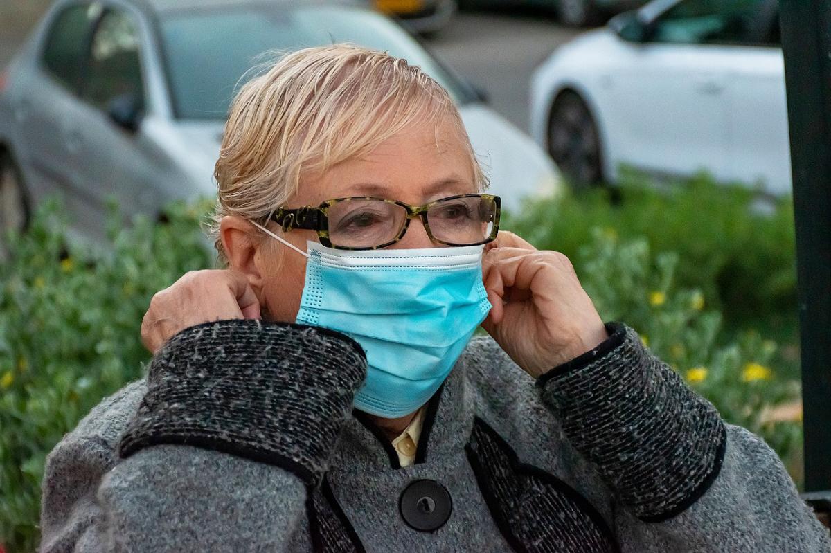 Koronawirus: zakażeń tyle samo co tydzień temu