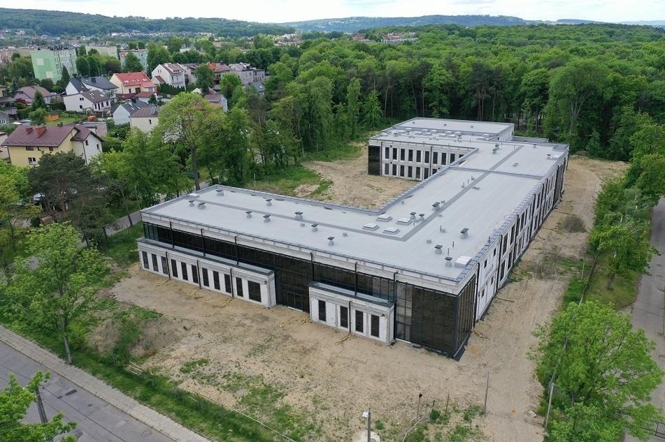 5 000 000 zł na szkołę, 1 000 000 zł na chodniki