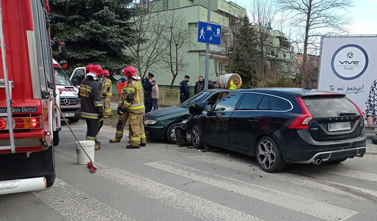 Zderzyli się pod Biedronką - zdjęcia