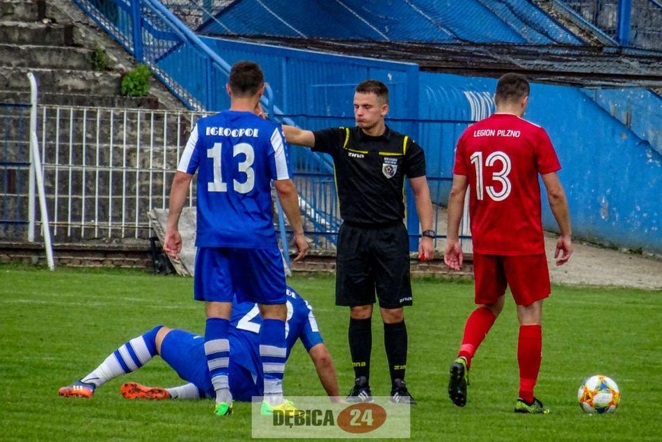 Stadiony, boiska, baseny - tam nie wejdziemy. Związek zawiesza rozgrywki