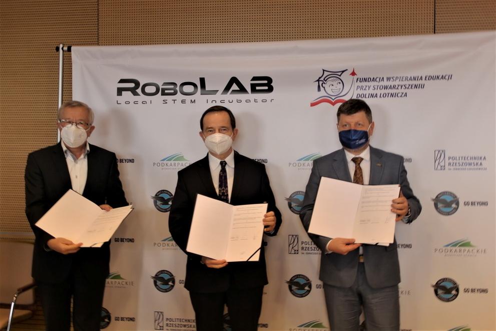 Będą uczyć, budować roboty. Startują w listopadzie
