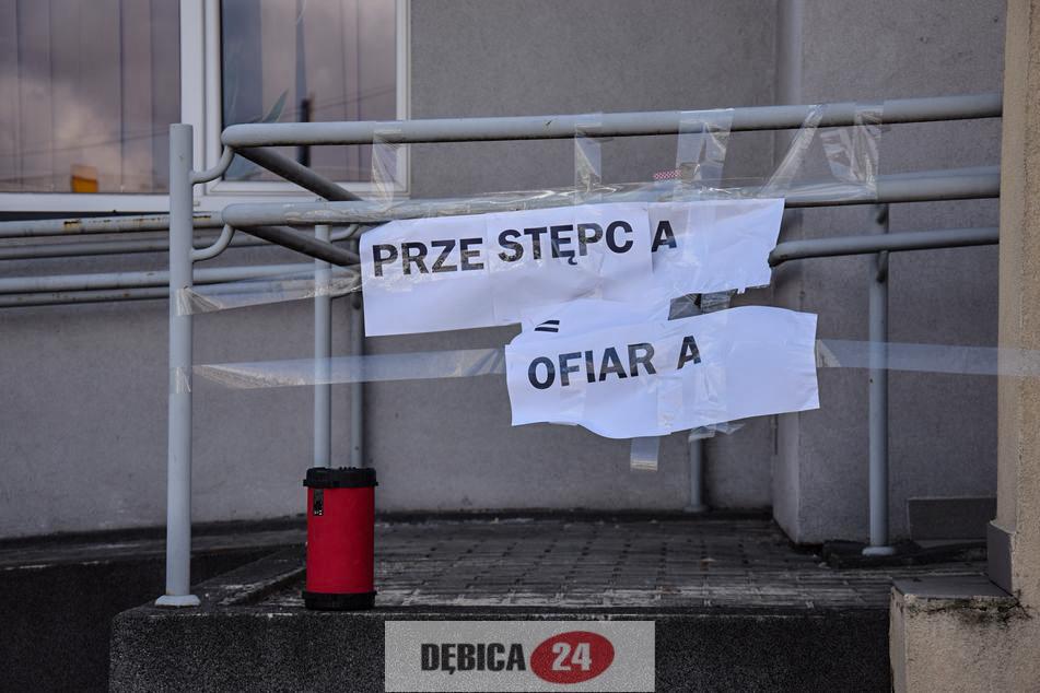 Protest Małgorzaty K. przed budynkiem prokuratury w Dębicy - wideo i zdjęcia