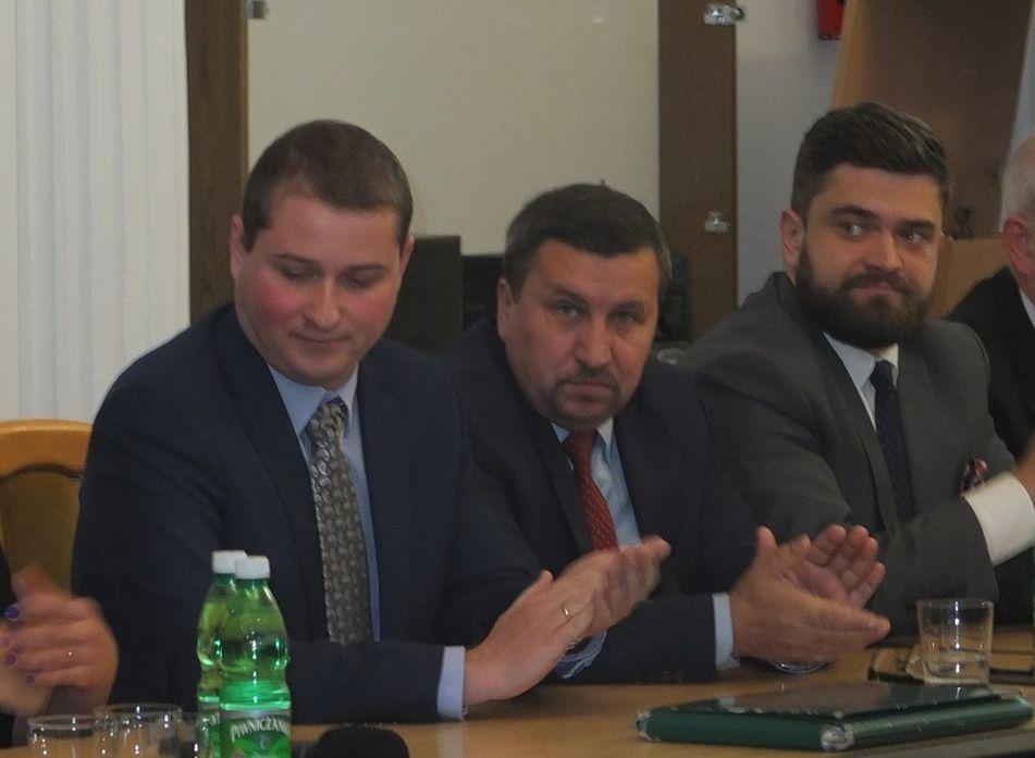 Projekt uchwały złożony, będą odwoływać przewodniczącego