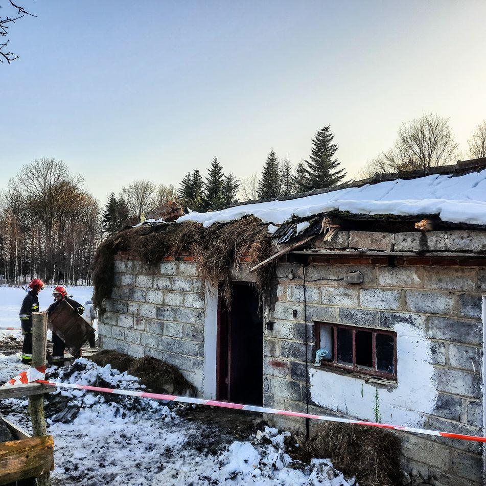 Dach zawalił się pod naporem śniegu - zdjęcia