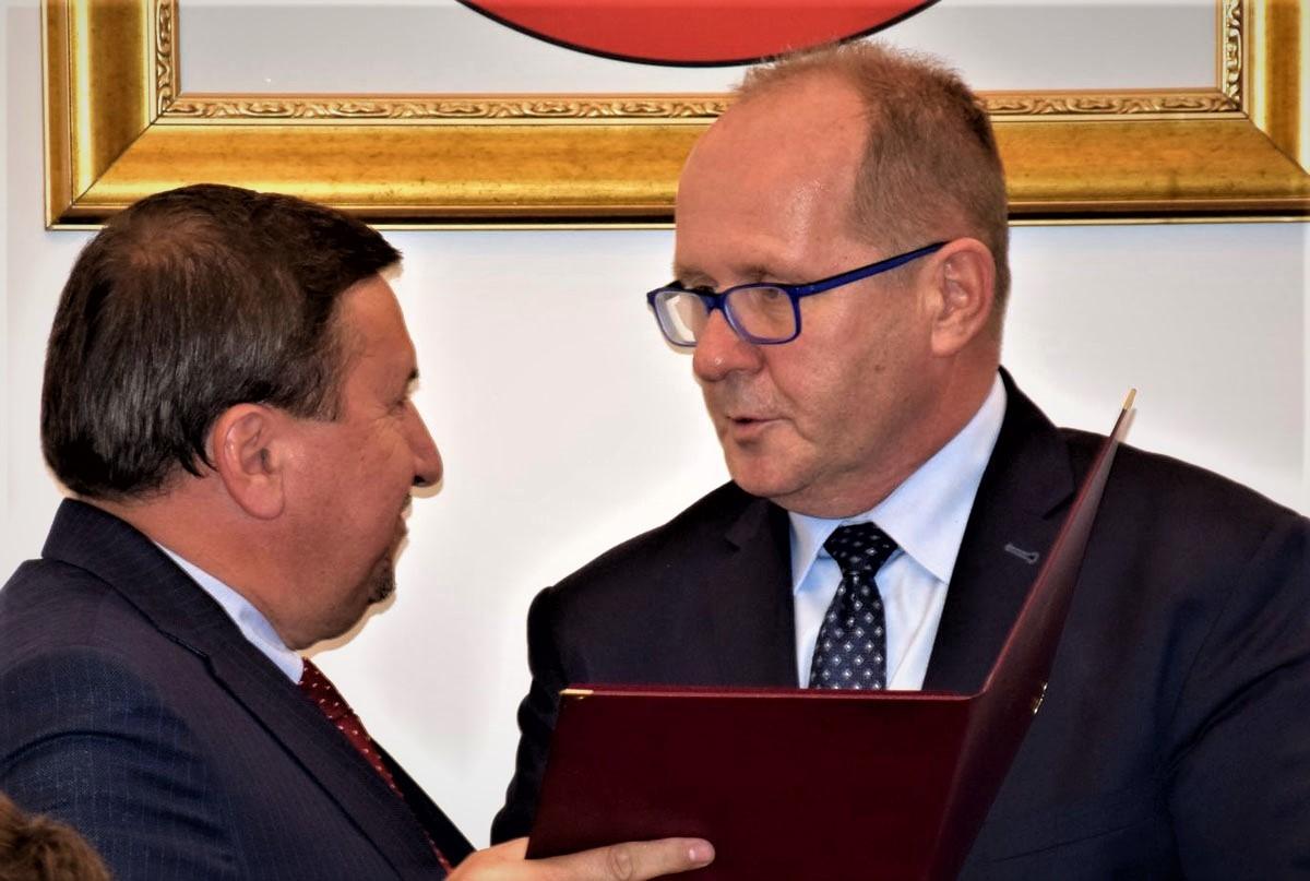 9 930 zł - tyle chce zarabiać burmistrz Mariusz Szewczyk