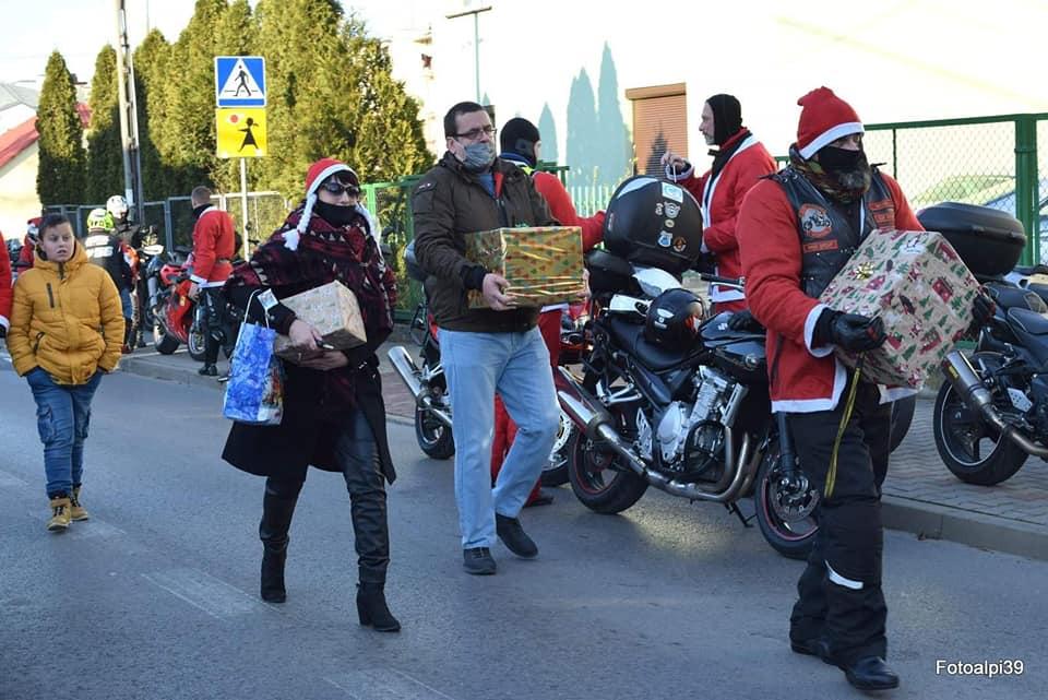Mikołaje na motocyklach przywieźli prezenty