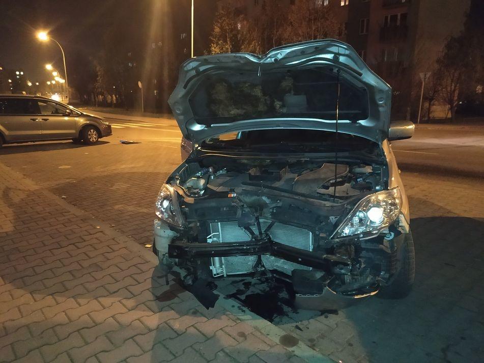 Rozbiła samochód. Co doradzali jej świadkowie? - zdjęcia