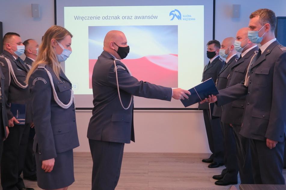 Odznaki i awanse w Zakładzie Karnym