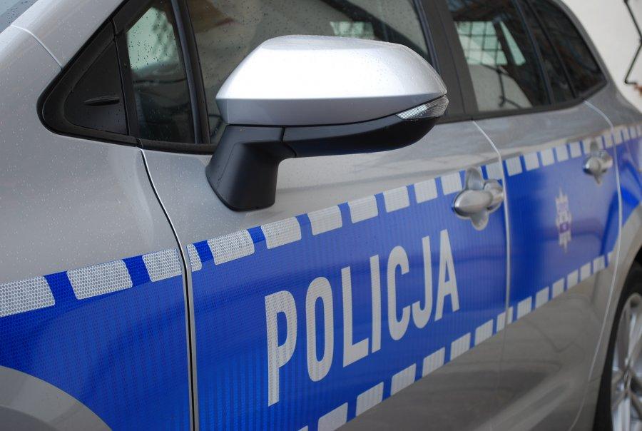 Dziecko było w ciężkim stanie, więc pod szpital podjechała z eskortą