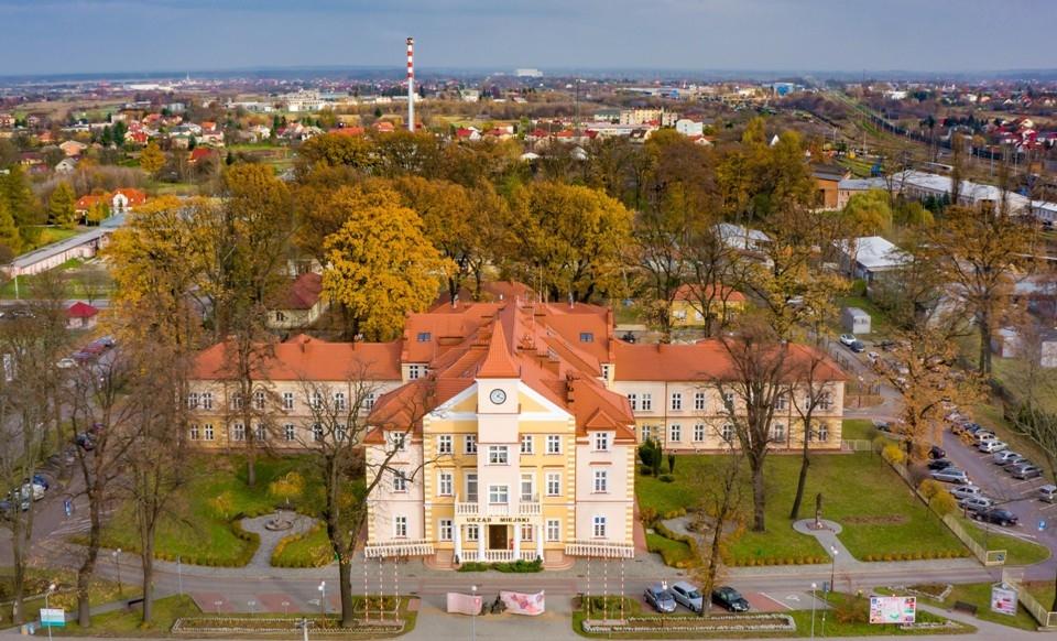 Burmistrz twierdzi, że to nie jego stanowisko, ani rady, tylko 11 radnych