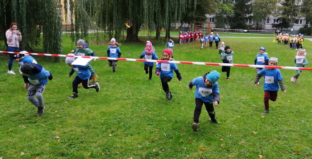 Przedszkolaki z Dziewiątki pobiegły w maratonie - zdjęcia