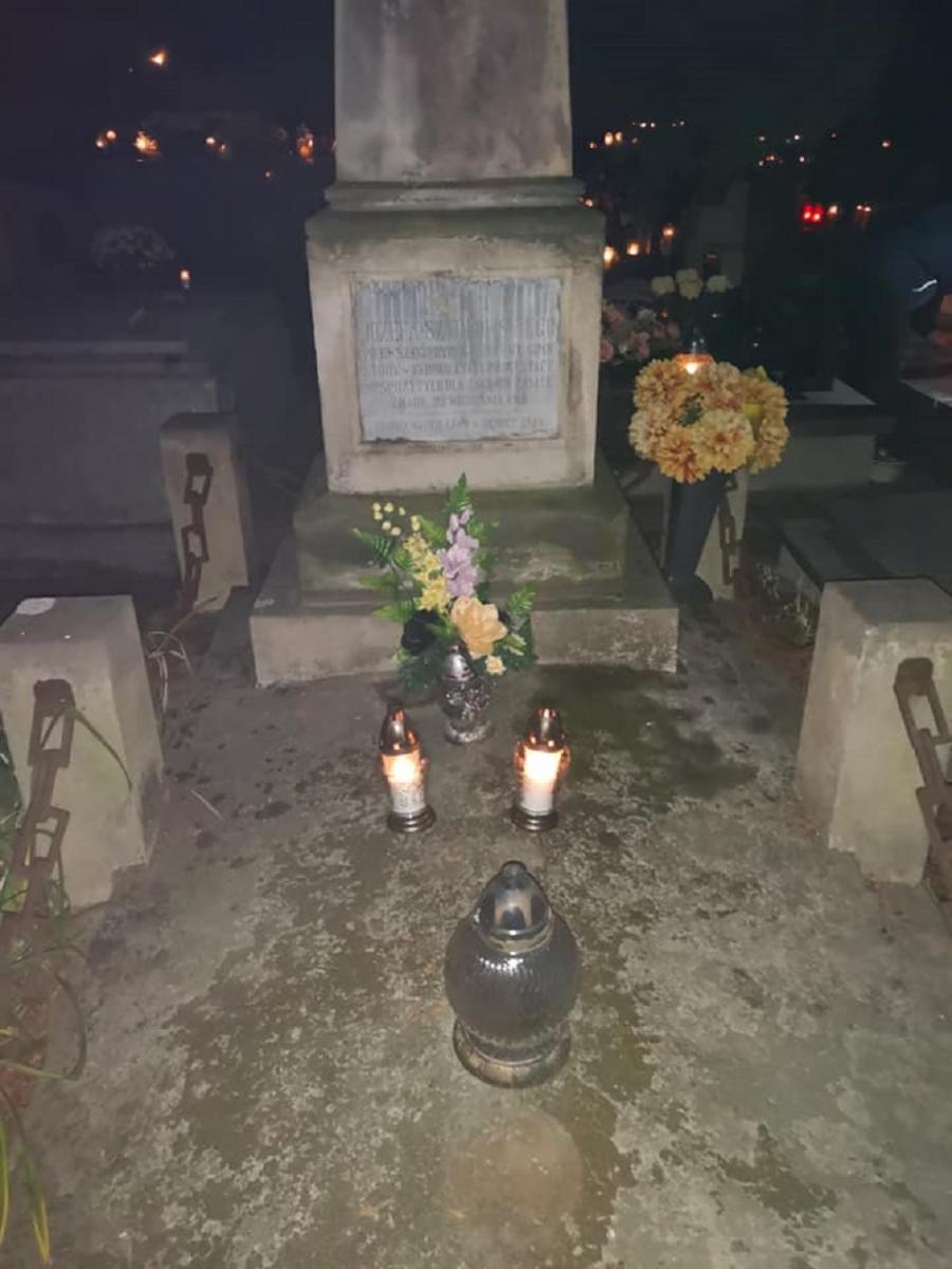 Tylko oni pamiętali o grobie pierwszego dyrektora
