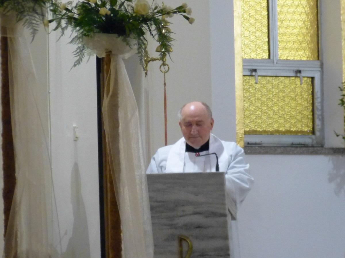 Śmierć zastała go klęczącego przy łóżku
