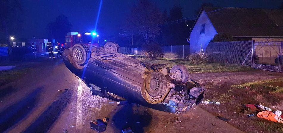 Po dachowaniu kierowca uciekł - zdjęcia