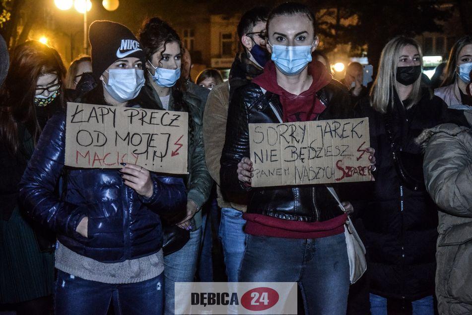 Protestujący ruszyli pod dom posła. Zatrzymała ich policja - zdjęcia