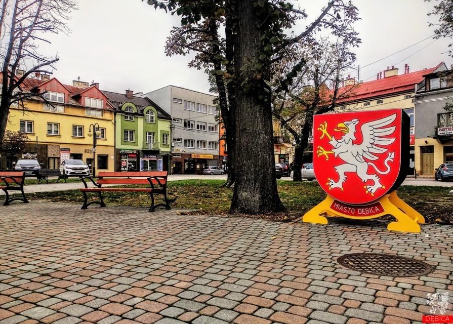 Stoją pod Ratuszem, na Rynku i pod basenami