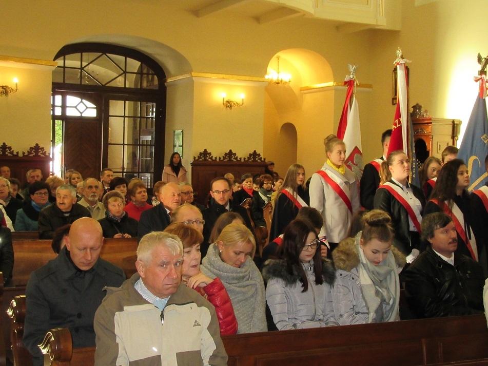 Nie wszyscy z dyspensą. Sprawdź kto musi iść do kościoła
