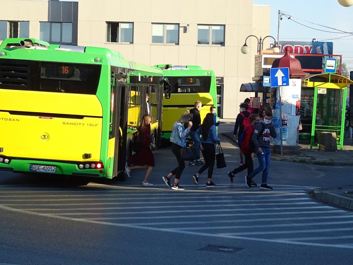 Jedna linia MKS zawieszona, druga skrócona