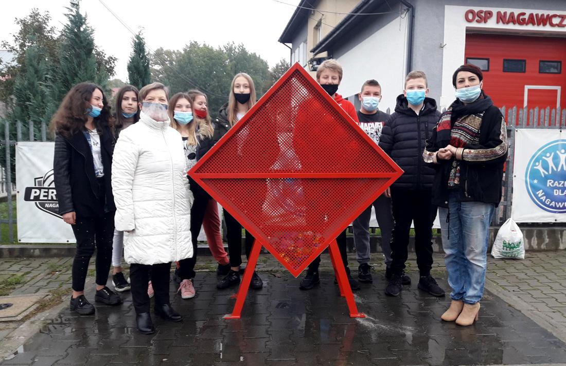 Nagawczyna też już ma pojemnik na nakrętki. A nawet dwa!